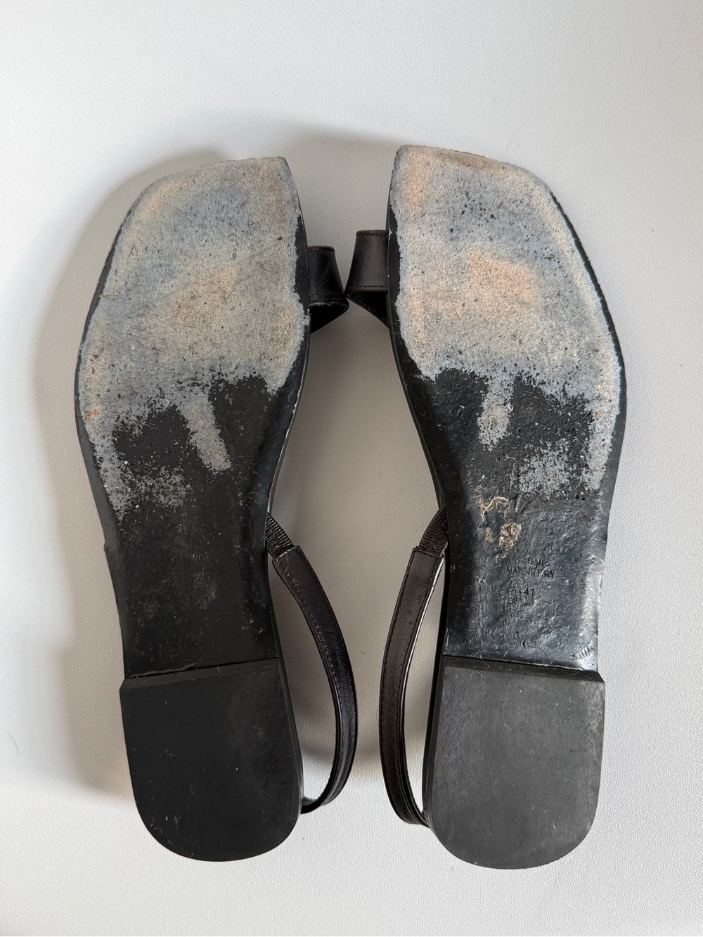 Toteme Black Leather Toe-Loop Sling Sandals - Picture 5 of 6